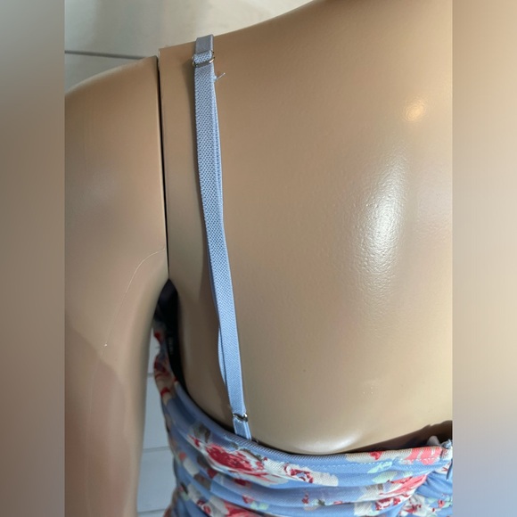 Forever 21 fitted but stretchy dress with built in bra - Picture 2 of 9